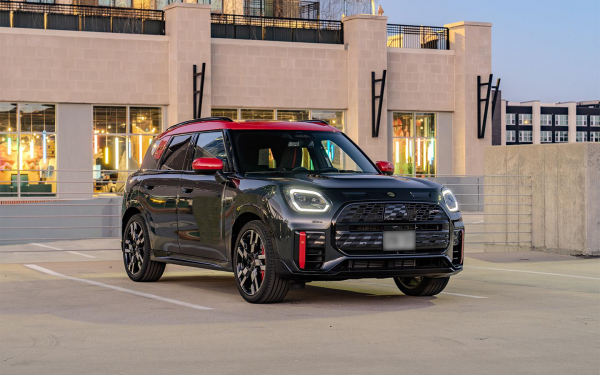 В Россию прибыла особая версия нового Mini Countryman. Вы его не узнаете0