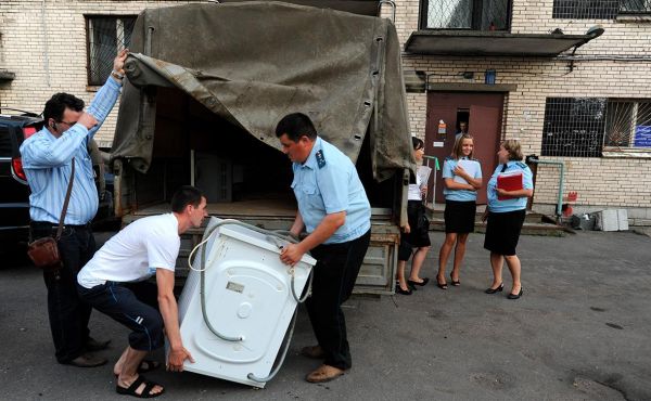 Объем долгов россиян на взыскании у приставов вырос на треть0