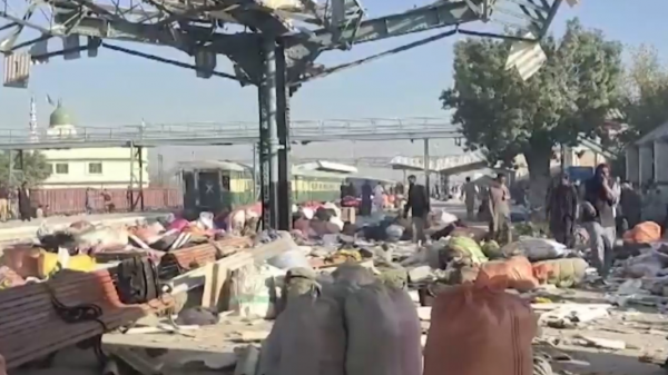 Появилось видео с моментом теракта на вокзале пакистанского города Кветта0