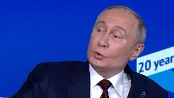 Путин вспомнил, как переводил беседу экс-канцлера Коля с Собчаком. Видео0