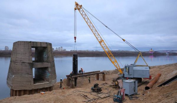 В Нижнем Новгороде начали укреплять берег Оки в районе Черниговской0