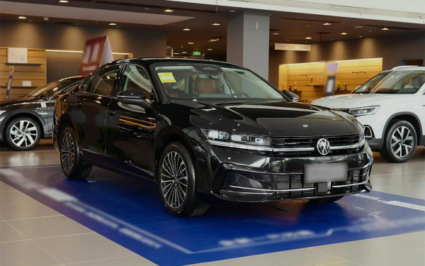 В Россию прибыл новый Volkswagen Passat с другим именем. Оснащение и цены0