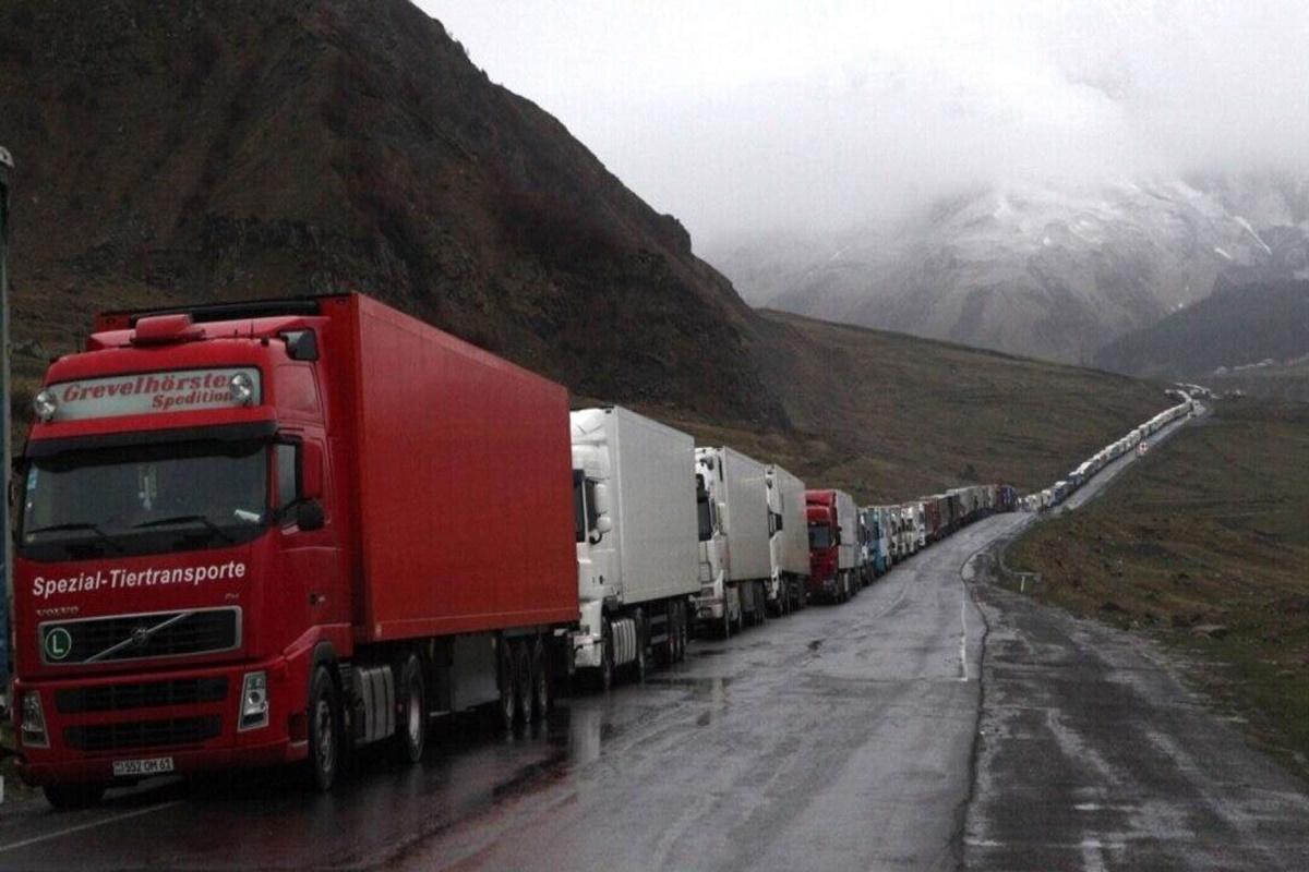 В Северной Осетии на границе России и Грузии нормализовалась ситуация, связанная со скоплением фур