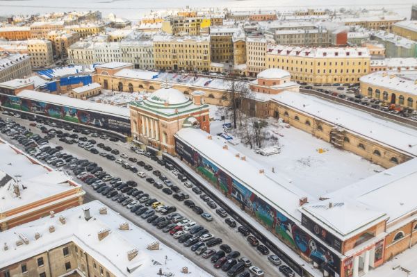 Аварийный памятник в центре Петербурга станет общественным пространством0