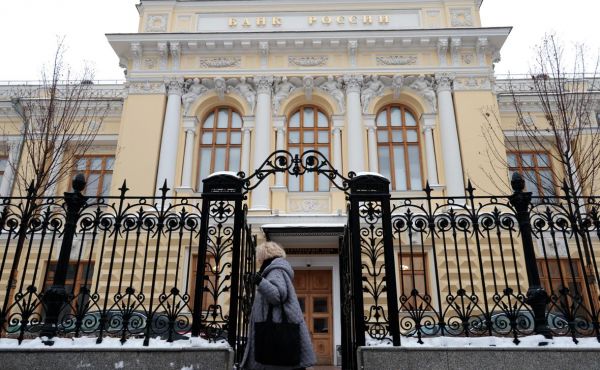 ЦБ возобновит покупку валюты на внутреннем рынке по бюджетному правилу0