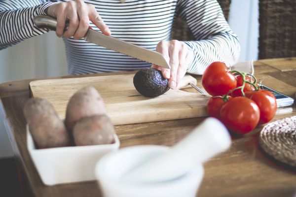 Как выбрать спелый и вкусный авокадо в магазине. Советы бренд-шефа2