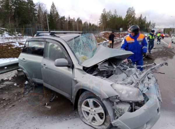 Петербургский рейсовый автобус попал в крупную аварию в Ленобласти0