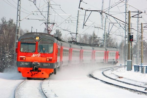 Поезд насмерть сбил женщину в Петербурге0