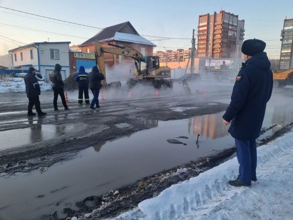 Прокуратура начала проверку после порыва теплотрассы в Новосибирске0