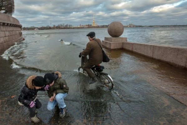 «Угроза наводнения»: какая погода будет в Петербурге на Новый год0