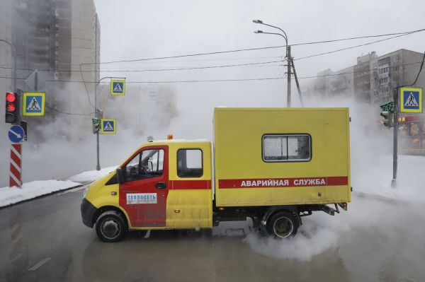 Улицу в центре Петербурга залило кипятком0