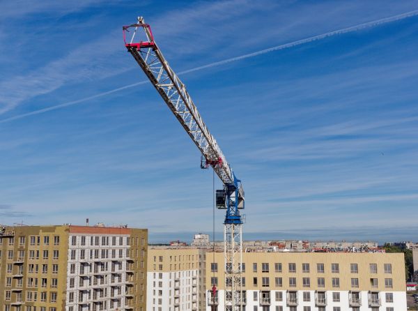 В Петербурге и Ленобласти продажи жилья сократились, а цены выросли0