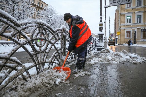 Власти Петербурга сообщили, сколько будут убирать снег2