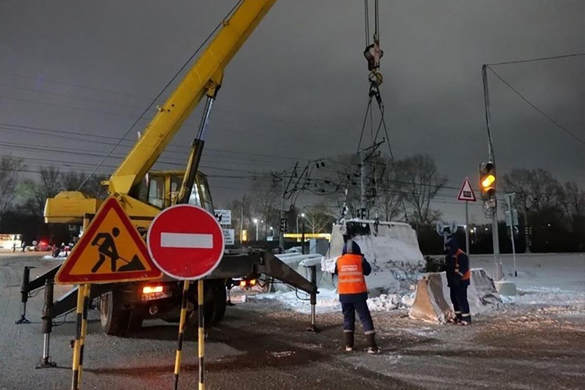 В Кемерове закрыт автомобильный проезд по путепроводу в Пионере