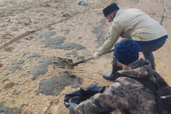 Экологи рассказали, сколько мазута может всплыть в Черном море к лету6